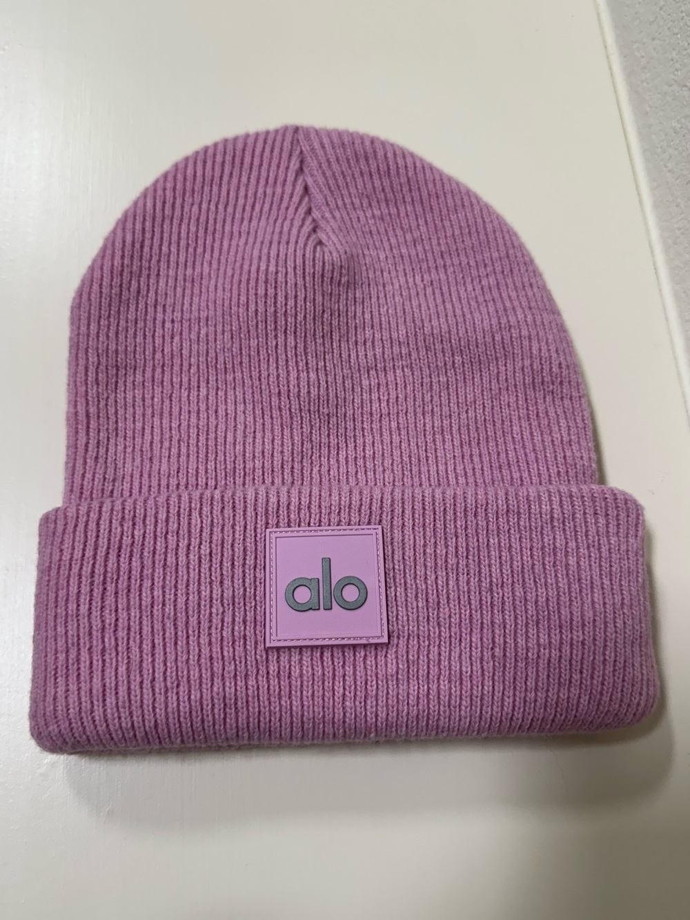 NWOT Alo Yoga Everyday Beanie